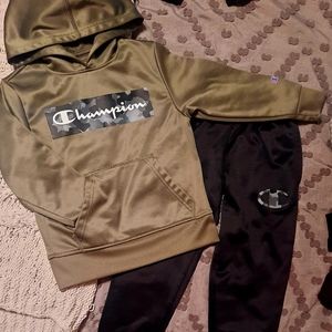 Boys NWOT Champion jogger set sz5/6